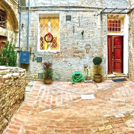 Le Loggine Del Pignattello