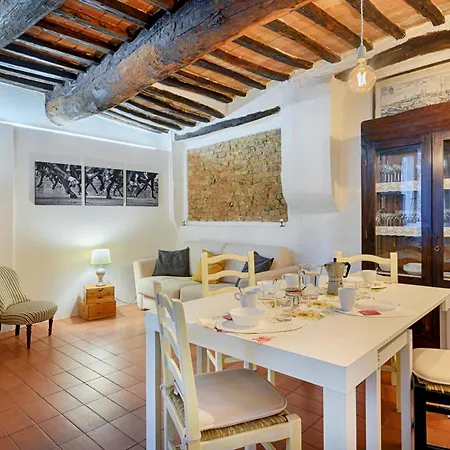 Le Loggine Del Pignattello * Siena